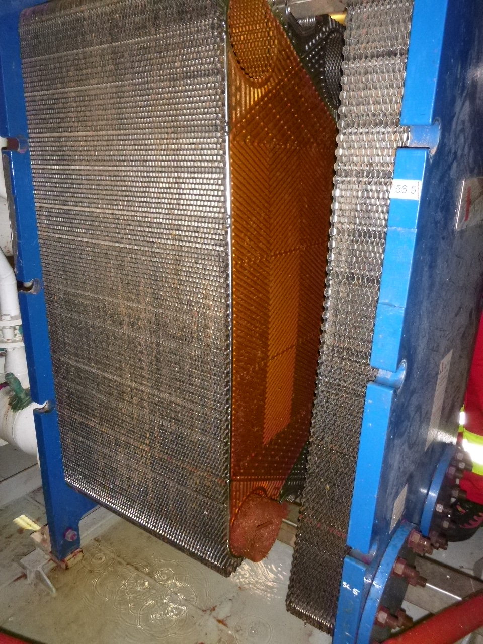 Plate heat exchanger before internal flushing